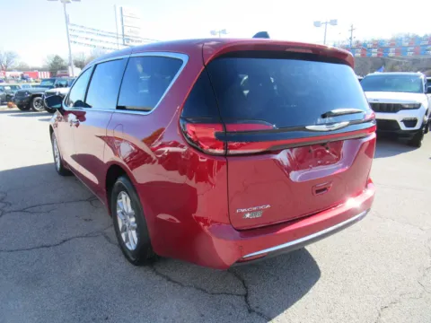 Another view of 2026 Chrysler Pacifica Select for sale in Jefferson City, TN at Farris Motor Company - Jefferson City