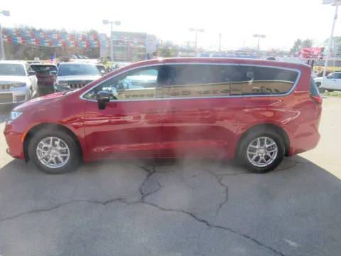 Photos of 2026 Chrysler Pacifica Select for sale in Jefferson City, TN at Farris Motor Company - Jefferson City