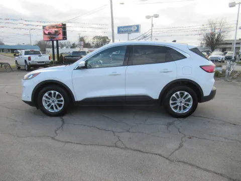 Photos of 2020 Ford Escape SE for sale in Jefferson City, TN at Farris Motor Company - Jefferson City