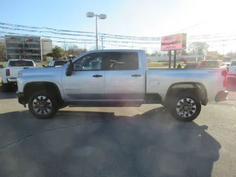 Photos of 2022 Chevrolet Silverado 2500HD Custom for sale in Jefferson City, TN at Farris Motor Company - Jefferson City