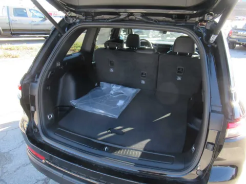 More photos of 2025 Jeep Grand Cherokee Limited at Farris Motor Company - Jefferson City, TN