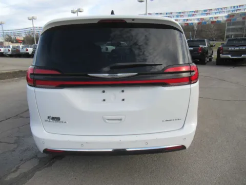 More photos of 2023 Chrysler Pacifica Limited at Farris Motor Company - Jefferson City, TN