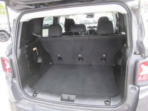 More photos of 2023 Jeep Renegade Latitude at Farris Motor Company - Jefferson City, TN