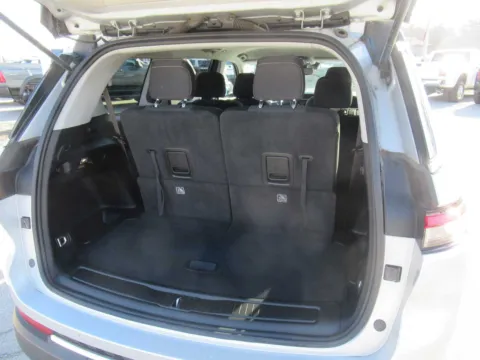 More photos of 2023 Jeep Grand Cherokee L Laredo at Farris Motor Company - Jefferson City, TN