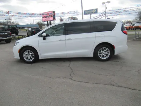 Photos of 2023 Chrysler Pacifica Touring L for sale in Jefferson City, TN at Farris Motor Company - Jefferson City