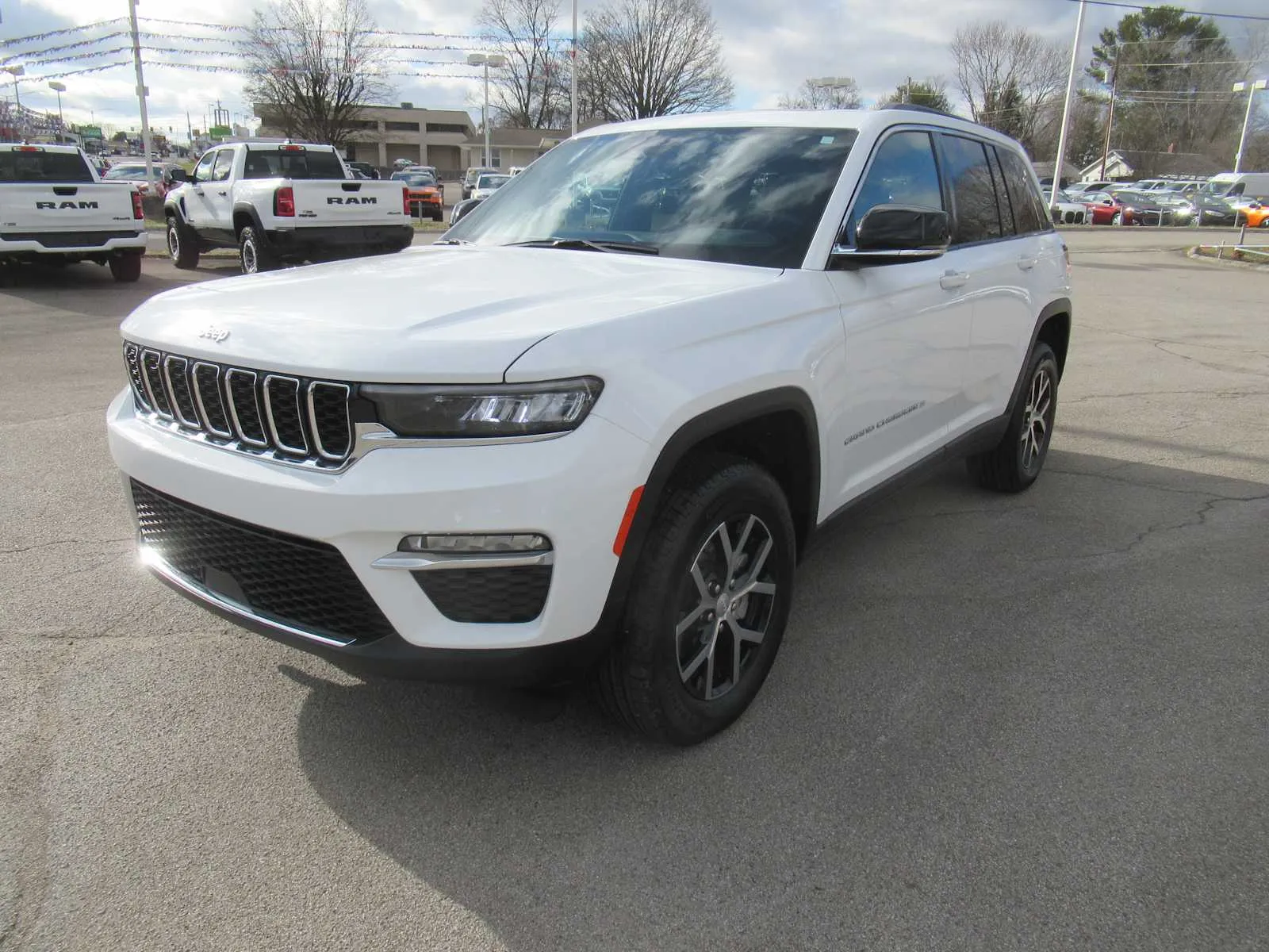 White 2025 Jeep Grand Cherokee Limited for sale in Jefferson City, TN