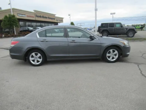 More photos of 2010 Honda Accord LX at Farris Motor Company - Jefferson City, TN