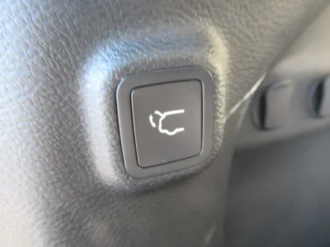 More photos of 2023 Jeep Cherokee Altitude Lux at Farris Motor Company - Jefferson City, TN