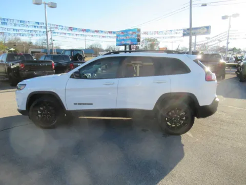 Photos of 2023 Jeep Cherokee Altitude Lux for sale in Jefferson City, TN at Farris Motor Company - Jefferson City