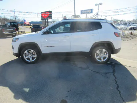 Photos of 2024 Jeep Compass Latitude for sale in Jefferson City, TN at Farris Motor Company - Jefferson City