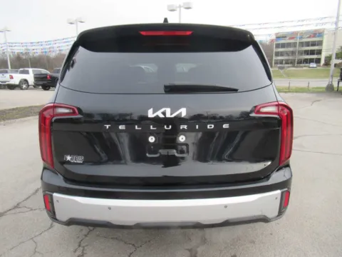 More photos of 2024 Kia Telluride LX at Farris Motor Company - Jefferson City, TN