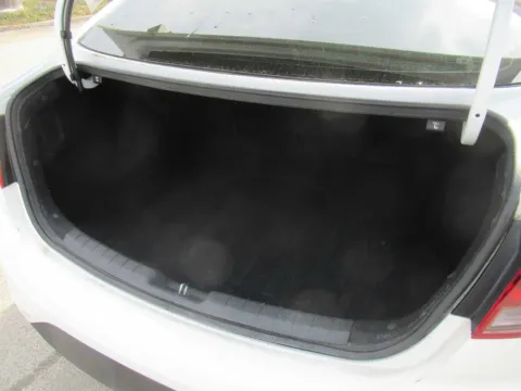 More photos of 2020 Hyundai Elantra SEL at Farris Motor Company - Jefferson City, TN