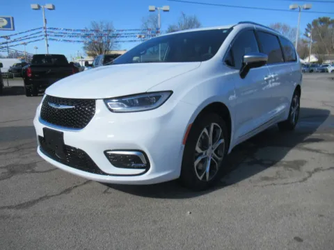 White 2026 Chrysler Pacifica Pinnacle for sale in Jefferson City, TN
