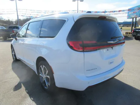 Another view of 2026 Chrysler Pacifica Pinnacle for sale in Jefferson City, TN at Farris Motor Company - Jefferson City