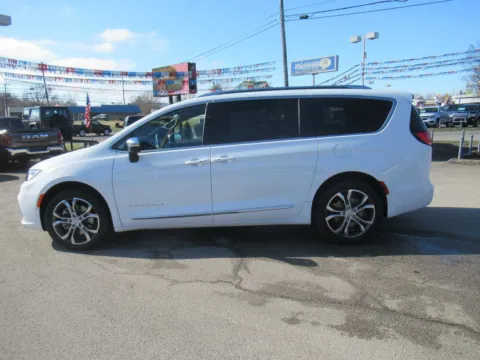 Photos of 2026 Chrysler Pacifica Pinnacle for sale in Jefferson City, TN at Farris Motor Company - Jefferson City