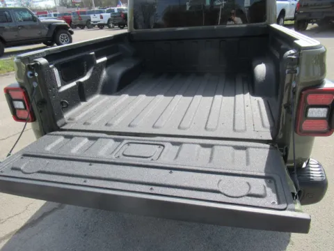More photos of 2026 Jeep Gladiator Mojave X at Farris Motor Company - Jefferson City, TN