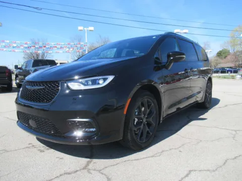 Black 2026 Chrysler Pacifica Select for sale in Jefferson City, TN