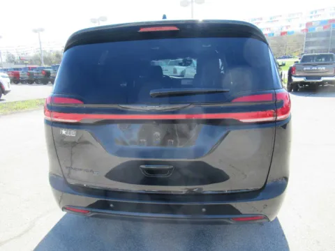 More photos of 2026 Chrysler Pacifica Select at Farris Motor Company - Jefferson City, TN