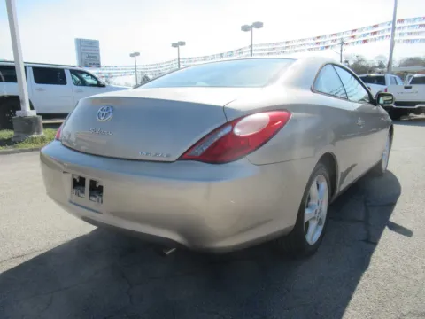 More photos of 2004 Toyota Camry Solara SLE at Farris Motor Company - Jefferson City, TN
