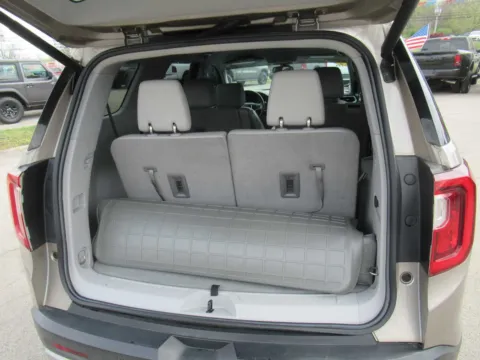 More photos of 2022 GMC Acadia SLT at Farris Motor Company - Jefferson City, TN