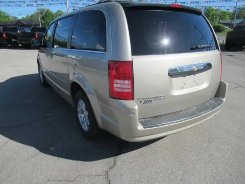More photos of 2008 Chrysler Town & Country Touring at Farris Motor Company - Jefferson City, TN