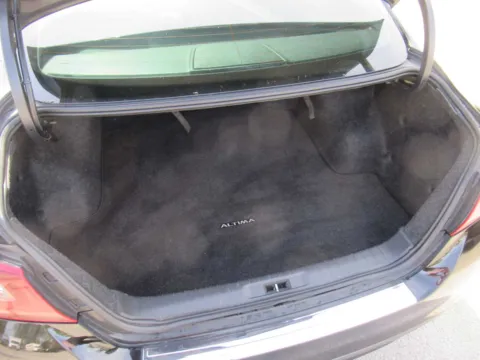 More photos of 2017 Nissan Altima 2.5 SR at Farris Motor Company - Jefferson City, TN