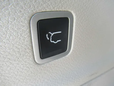 More photos of 2023 Chrysler Voyager LX at Farris Motor Company - Jefferson City, TN