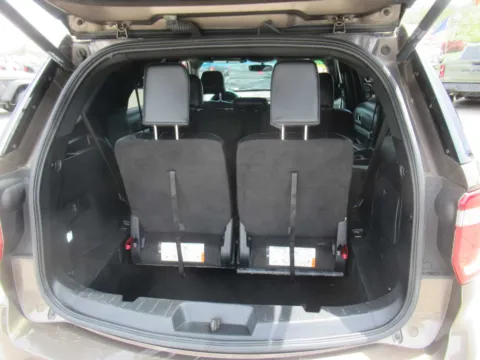 More photos of 2016 Ford Explorer XLT at Farris Motor Company - Jefferson City, TN