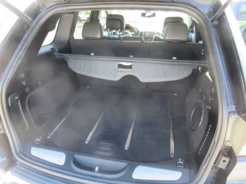 More photos of 2013 Jeep Grand Cherokee Overland at Farris Motor Company - Jefferson City, TN