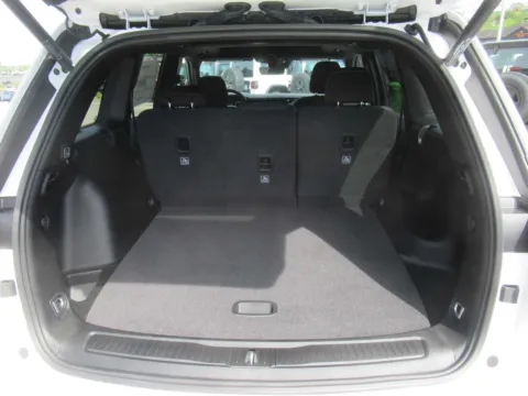 More photos of 2026 Jeep Grand Cherokee Laredo X at Farris Motor Company - Jefferson City, TN