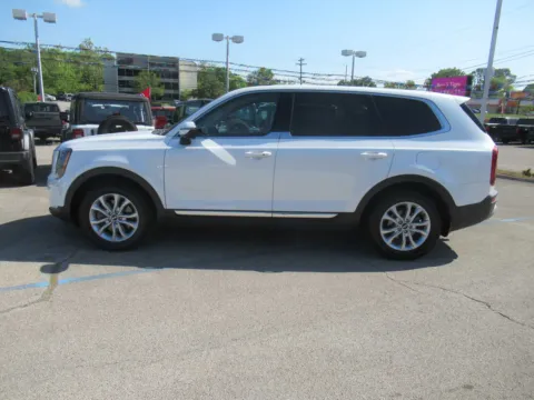 Photos of 2020 Kia Telluride LX for sale in Jefferson City, TN at Farris Motor Company - Jefferson City