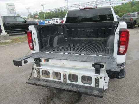 More photos of 2023 GMC Sierra 1500 SLE at Farris Motor Company - Jefferson City, TN
