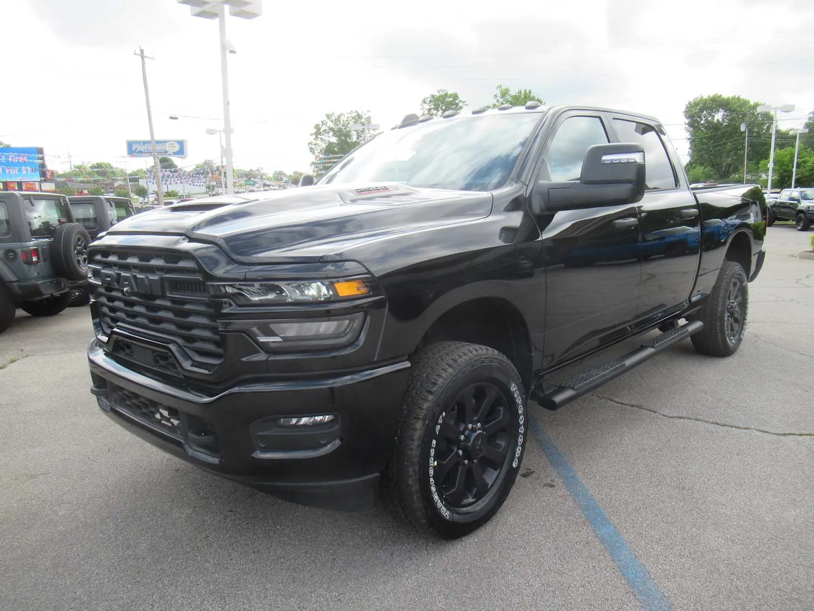 2026 RAM 2500 Tradesman/Black Express 4X4 Crew Cab SWB's photo