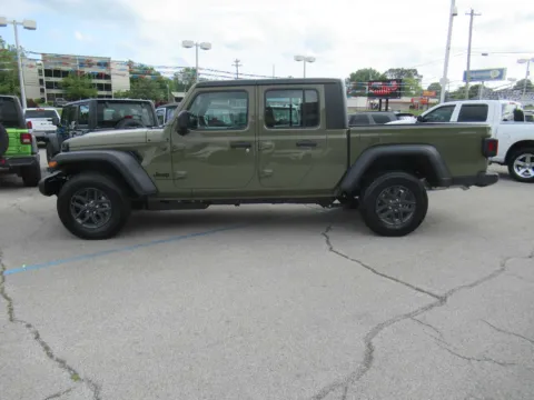 Photos of 2026 Jeep Gladiator Sport for sale in Jefferson City, TN at Farris Motor Company - Jefferson City