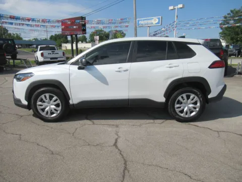Photos of 2022 Toyota Corolla Cross L for sale in Jefferson City, TN at Farris Motor Company - Jefferson City