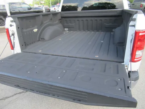 More photos of 2016 Ford F-150 XLT at Farris Motor Company - Jefferson City, TN