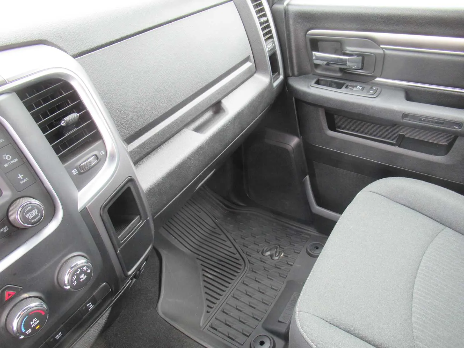 2024 RAM Ram 1500 Classic Warlock - Photo 34