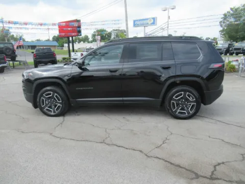 Photos of 2026 Jeep Cherokee Limited for sale in Jefferson City, TN at Farris Motor Company - Jefferson City