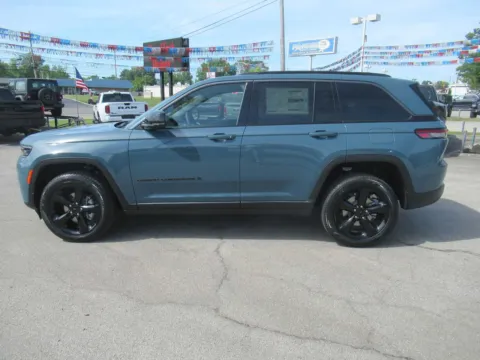 Photos of 2026 Jeep Grand Cherokee Limited for sale in Jefferson City, TN at Farris Motor Company - Jefferson City