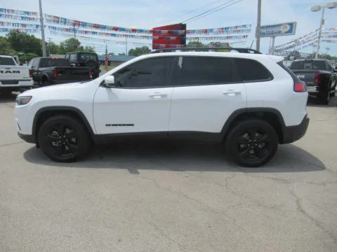Photos of 2021 Jeep Cherokee Altitude for sale in Jefferson City, TN at Farris Motor Company - Jefferson City