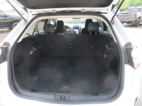 More photos of 2022 Ford Edge SEL at Farris Motor Company - Jefferson City, TN
