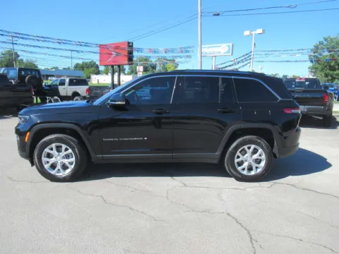 Photos of 2023 Jeep Grand Cherokee Limited for sale in Jefferson City, TN at Farris Motor Company - Jefferson City