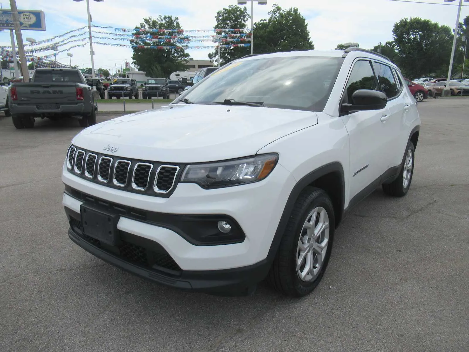 White 2024 Jeep Compass Latitude for sale in Jefferson City, TN