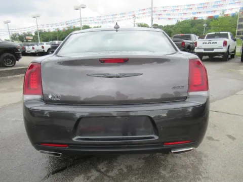 More photos of 2022 Chrysler 300 Touring L at Farris Motor Company - Jefferson City, TN