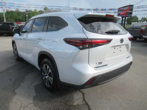Another view of 2024 Toyota Highlander XLE for sale in Jefferson City, TN at Farris Motor Company - Jefferson City