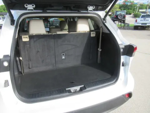 More photos of 2024 Toyota Highlander XLE at Farris Motor Company - Jefferson City, TN