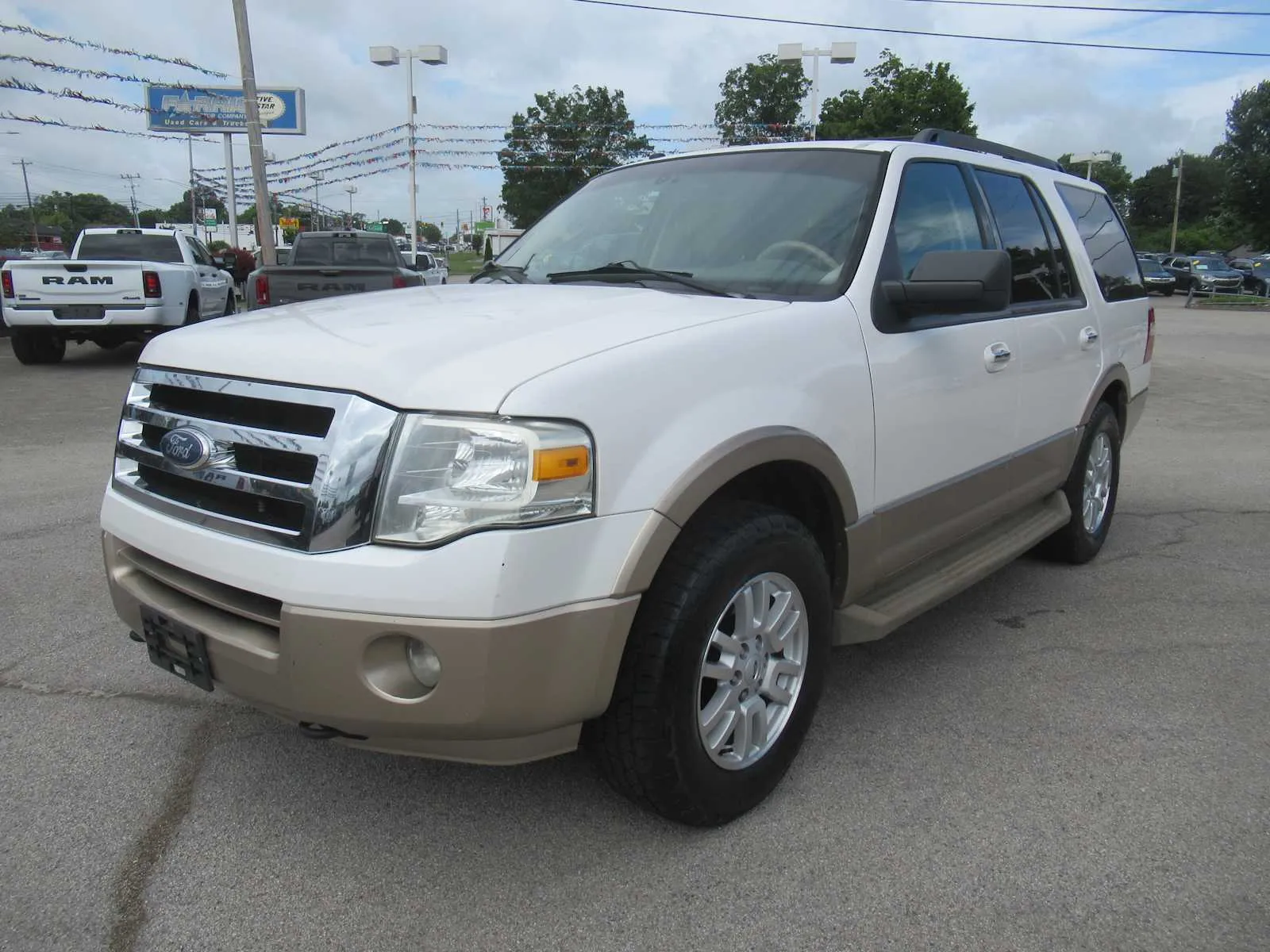 Used 2011 Ford Expedition XLT with VIN 1FMJU1J57BEF47079 for sale in Jefferson City, TN