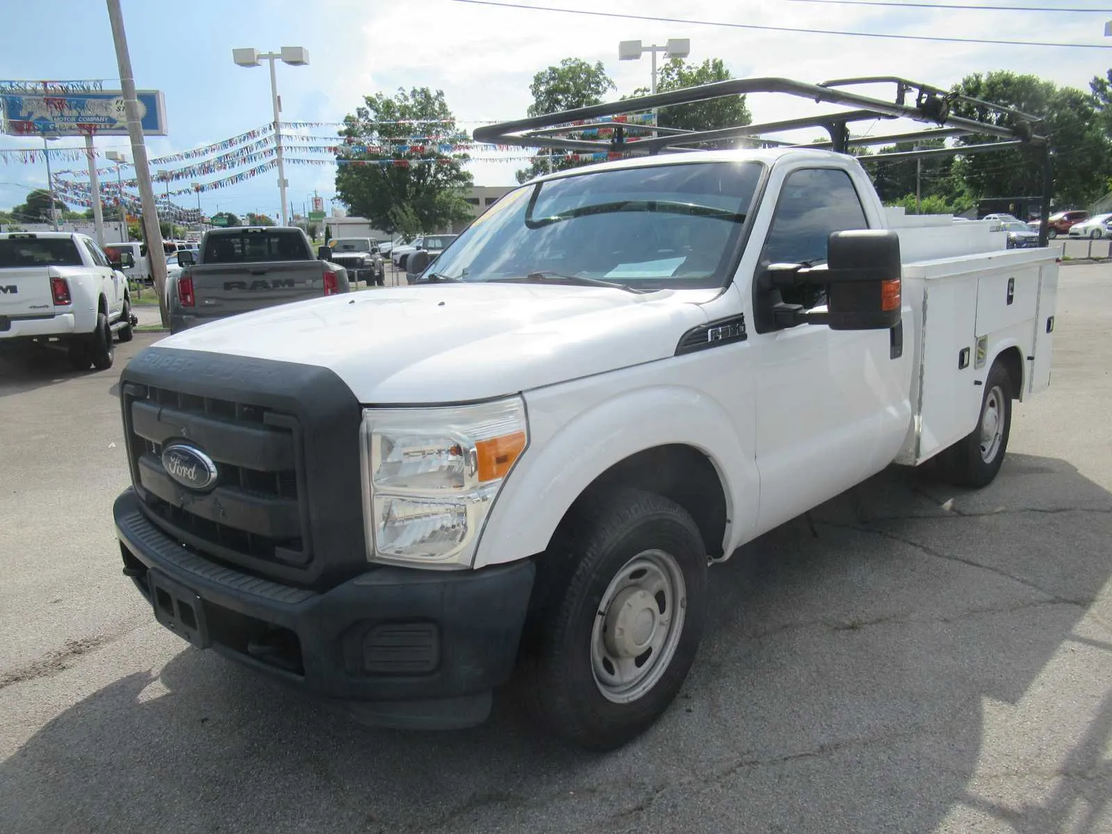 White 2016 Ford Super Duty F-350 SRW Pickup XL for sale in Jefferson City, TN