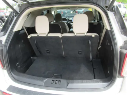 More photos of 2023 Ford Explorer XLT at Farris Motor Company - Jefferson City, TN