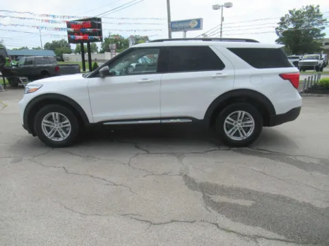 Photos of 2023 Ford Explorer XLT for sale in Jefferson City, TN at Farris Motor Company - Jefferson City